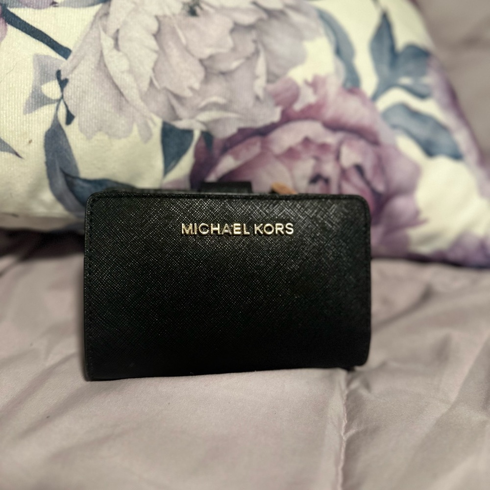 Michael Kors NWOT Black Compact Wallet